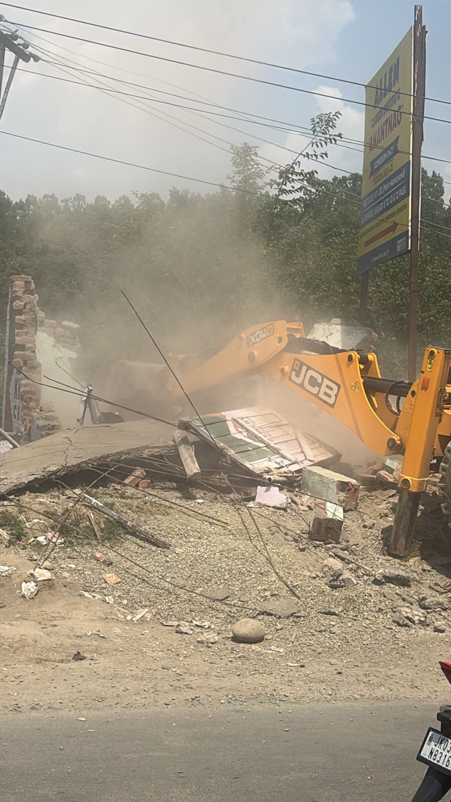 'District Admin Anantnag demolishes   Illegal structure built on State Land linked to NDPS Act violators'